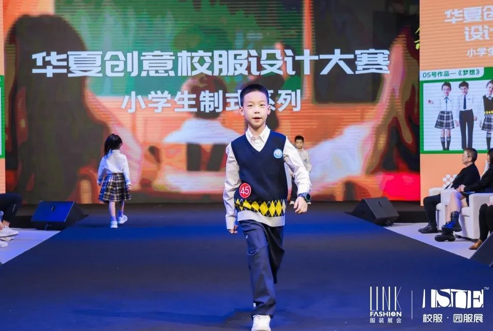 華夏創(chuàng)意校服設(shè)計(jì)大賽-立泰校服定制廠家2