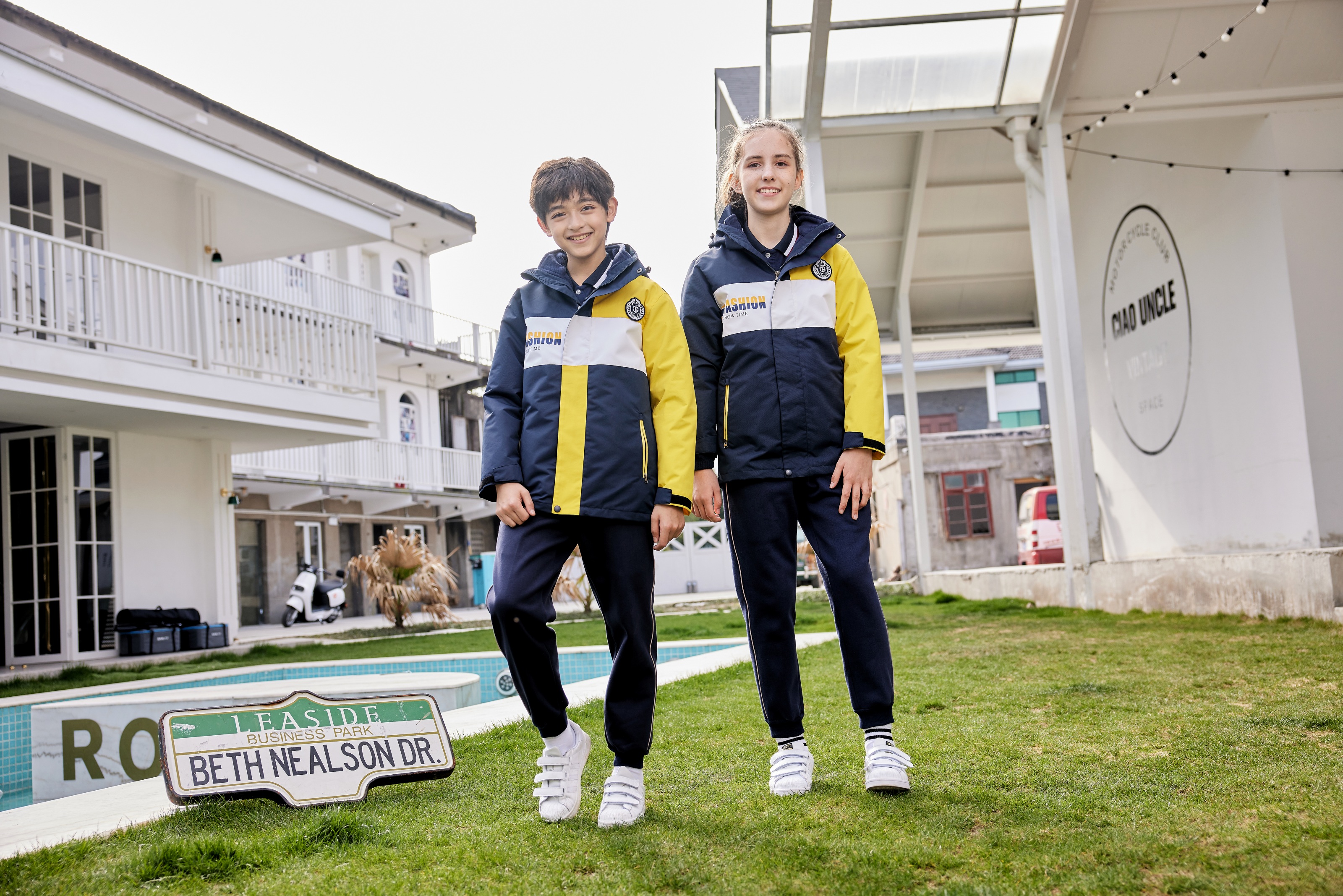 立泰校服定制廠家：秋季校服